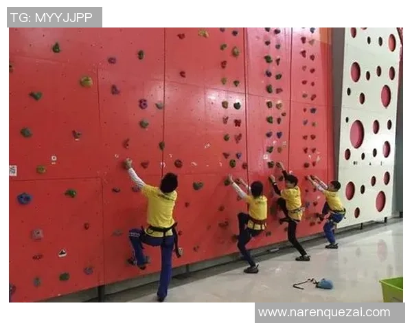 攀岩深度探秘重庆攀岩队如何实现技术与战术的完美转换